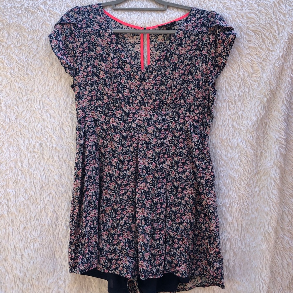Short sleeve floral romper